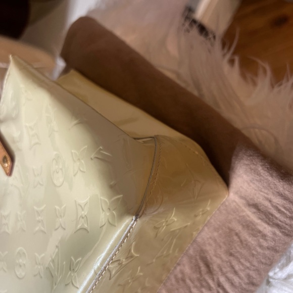 **SOLD** Louis Vuitton Vernis Perle Reade PM Authentic with dust bag - Picture 8 of 16